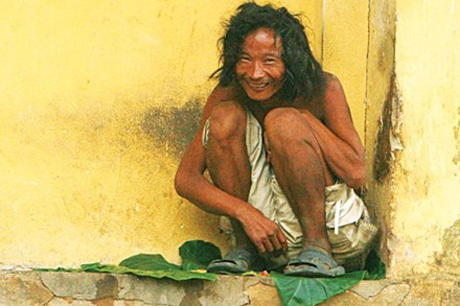 Mơ thấy người điên - Chiêm bao thấy người điên đánh con gì?