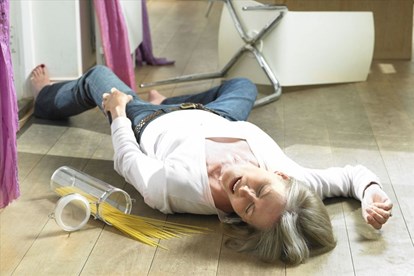 Mơ thấy ngã té - Giải mộng chiêm bao thấy ngã đánh con gì?